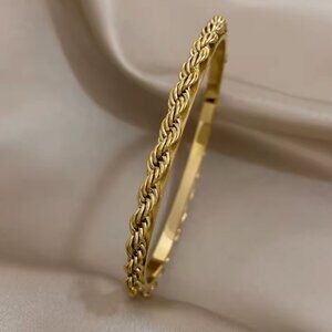 chain style bangle gold tone